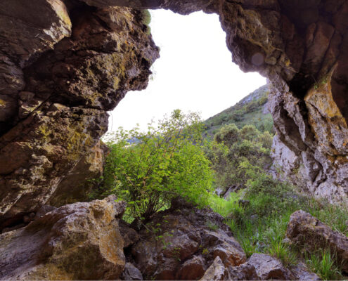 Cueva de Lomas Robledo de la Guzpeña Cueva del Moro Leyenda